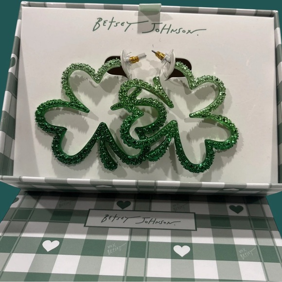 Betsey Johnson Green Shamrock Earrings - Picture 3 of 16